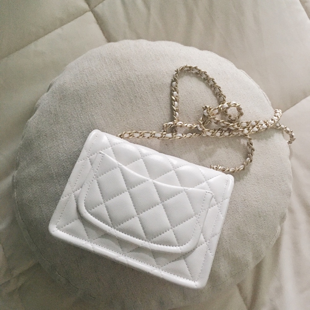 Chanel Caviar Classic Flap - Picture 9 of 17
